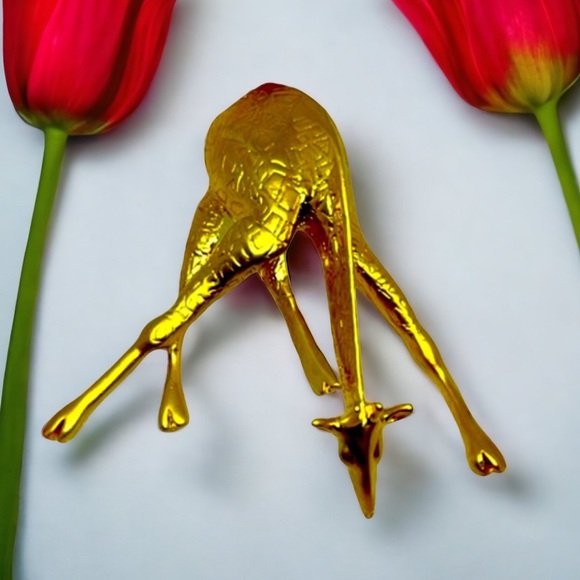 Vintage Large Giraffe Brushed Matte Gold Tone Brooch - Picture 1 of 3